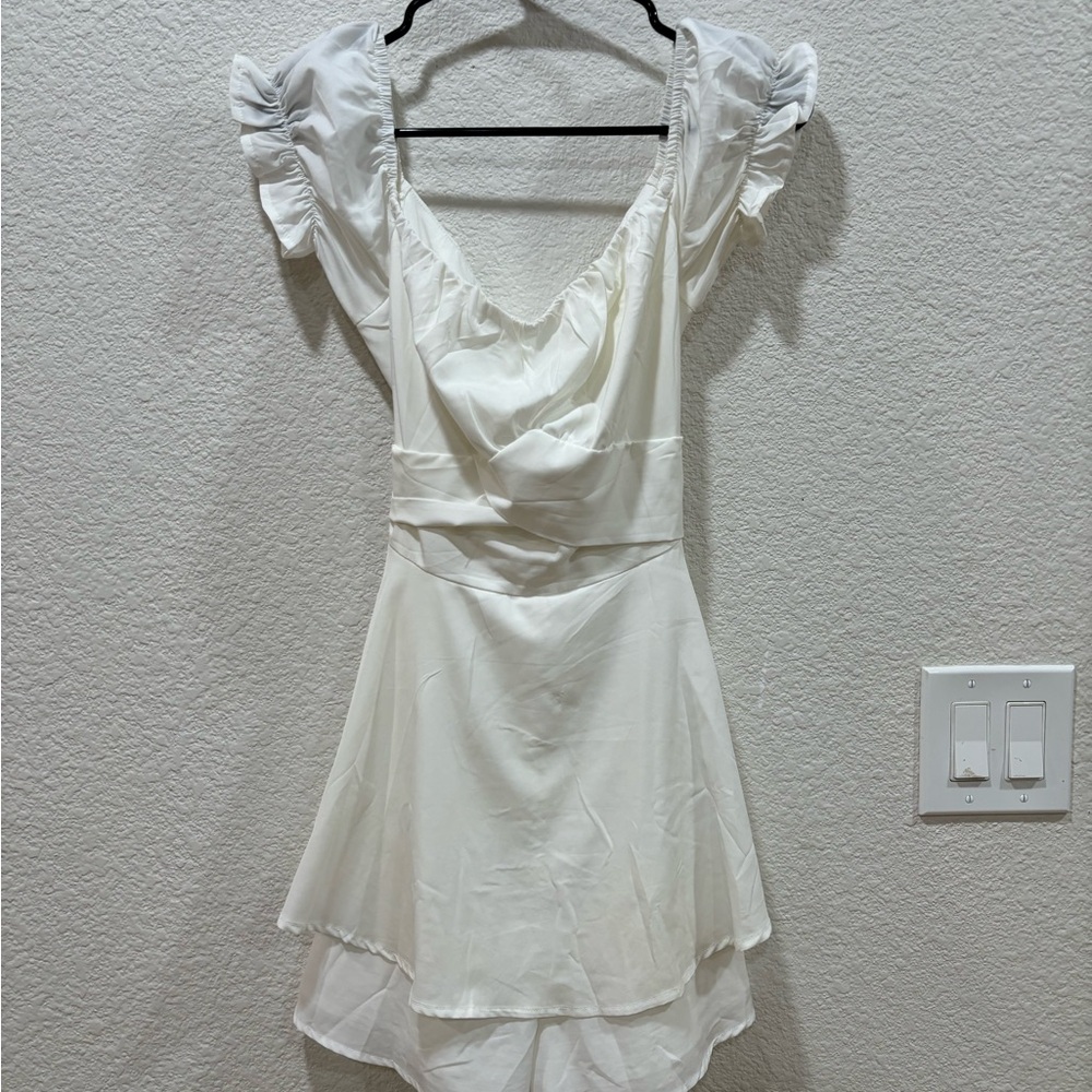White Ruffle Sleeve Tie-Back Romper • Size Medium •